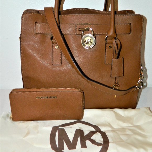 Michael Kors Hamilton Tote with Long Zip Wallet - Picture 16 of 16